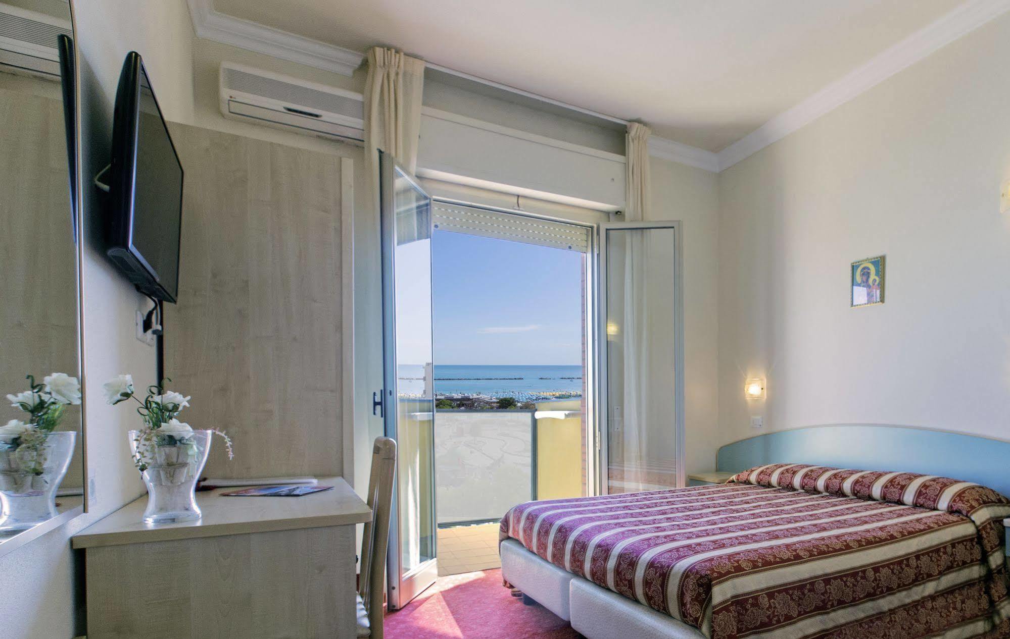 Double or Twin Room Sea View